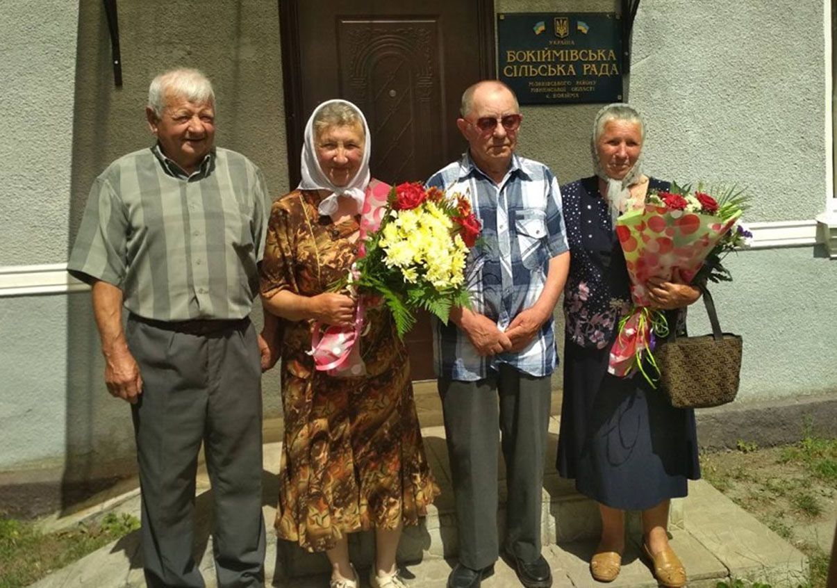 Через півстоліття знову стали на рушник