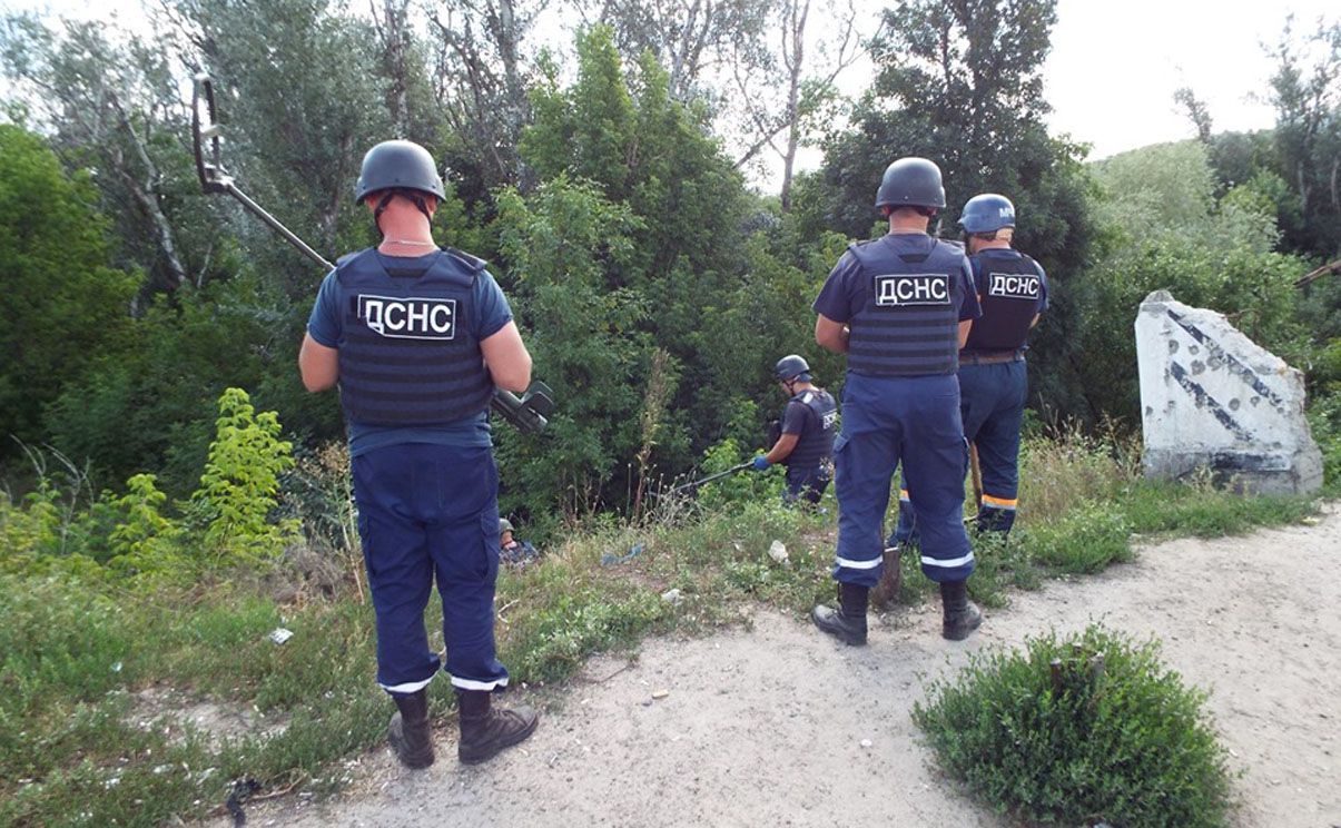 Територія біля мосту розміновується