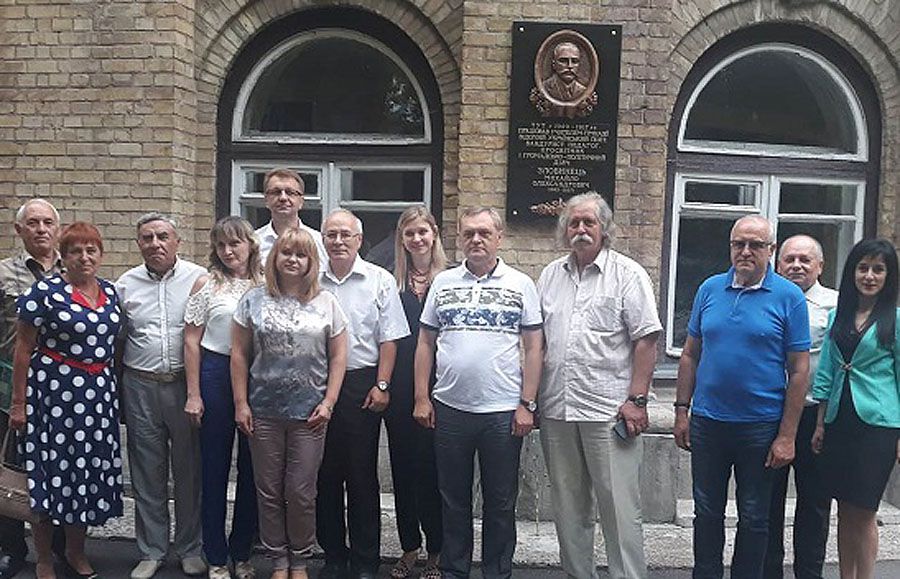 Бандури пісня недоспівана...