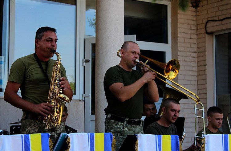 Марш на Луганщині зміцнить довіру до армії