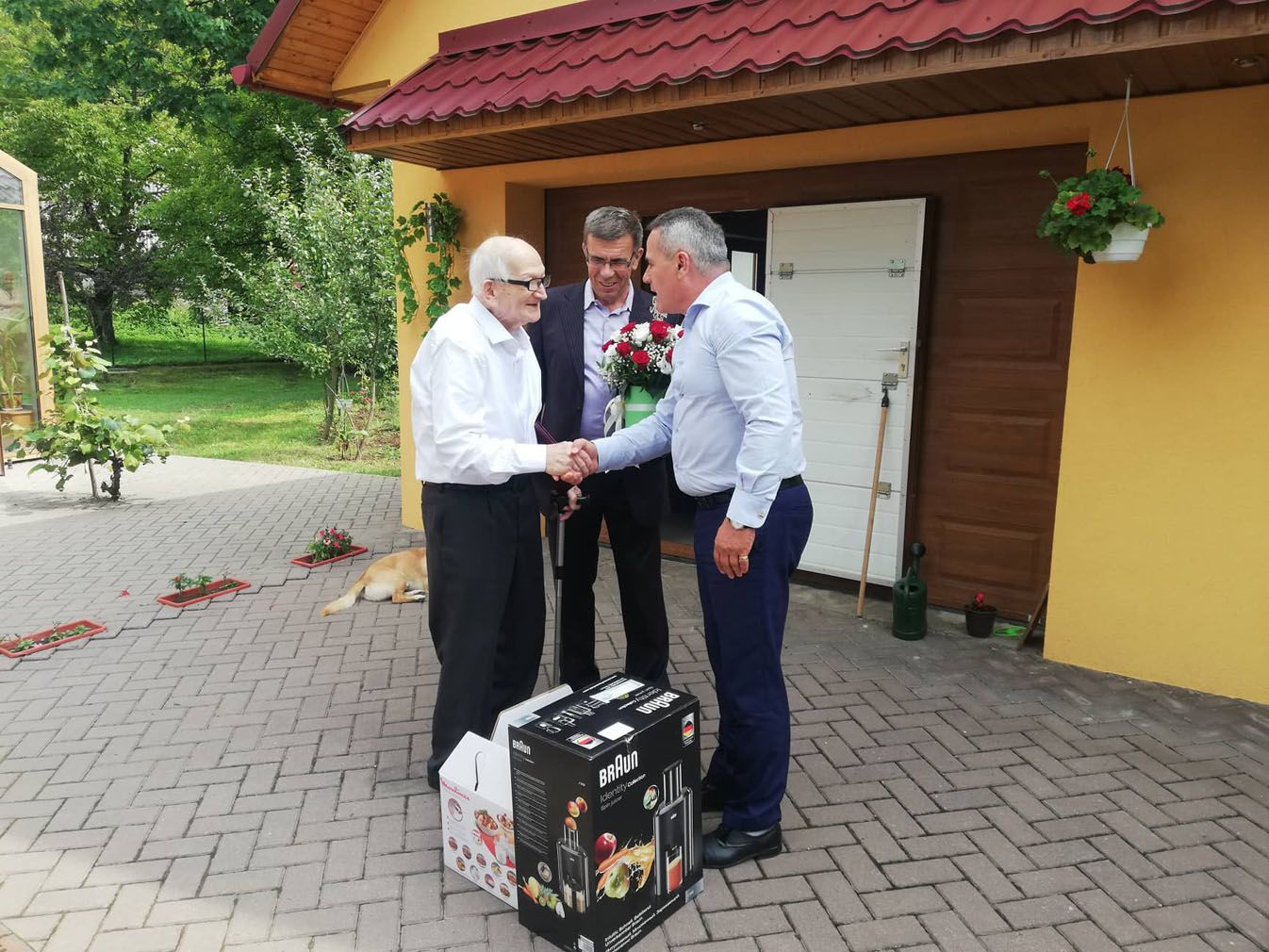 Поету і прозаїку Петру Продану — сто!