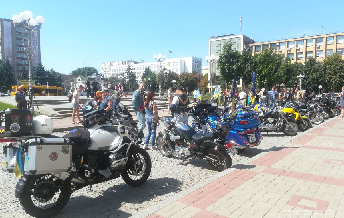 Вимагали відремонтувати «дорогу смерті»
