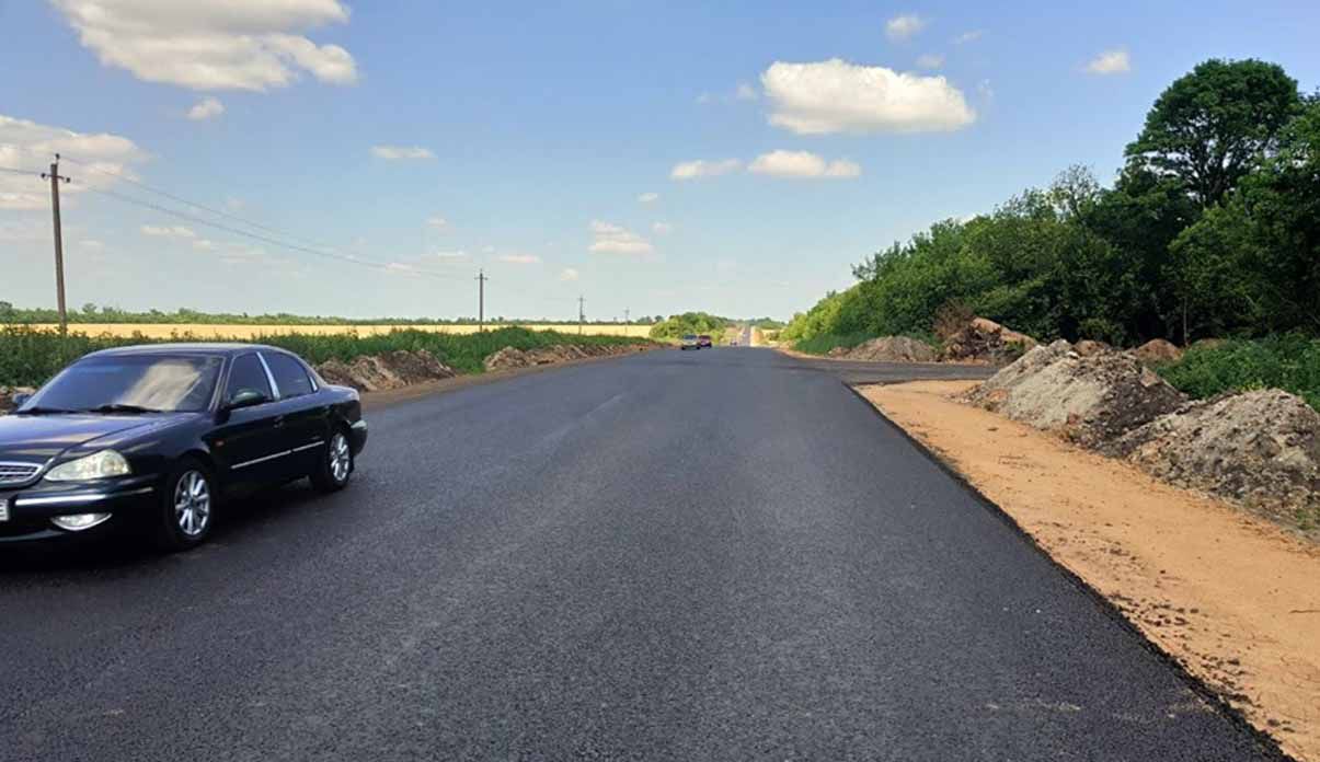 Триває ремонт дороги у Донецькій області