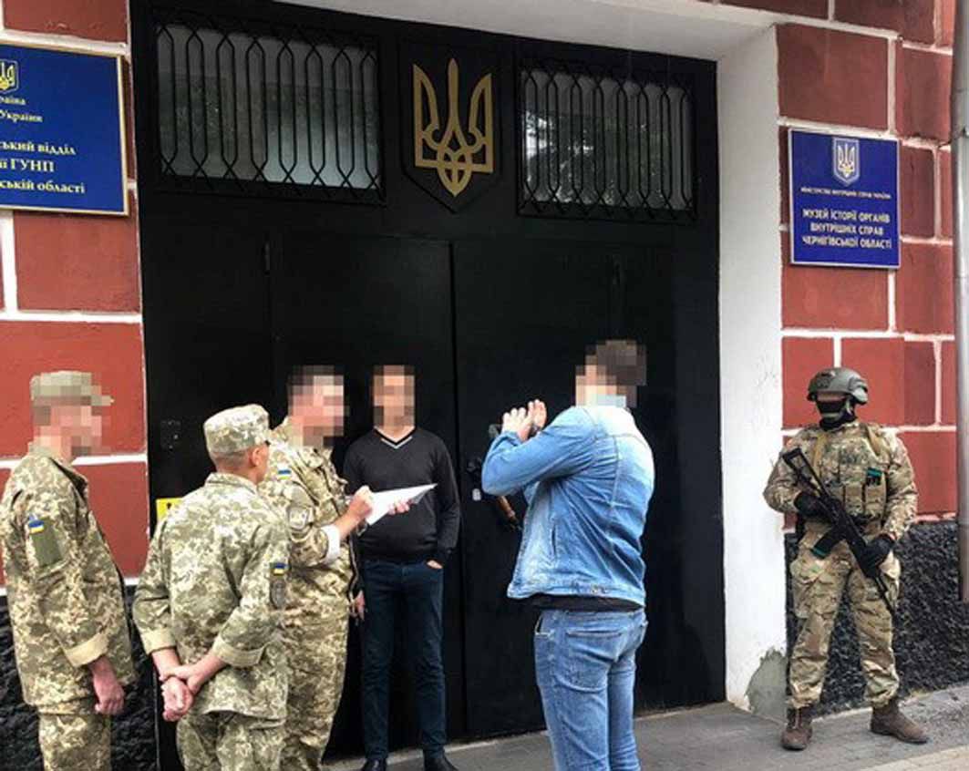 На хабарі спіймали начальника слідчого відділення поліції