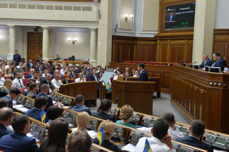Про дострокове припинення  повноважень народного депутата  України Криклія В. А.