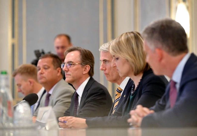Сенатори США  закликали Трампа  розблокувати військову допомогу  нашій країні