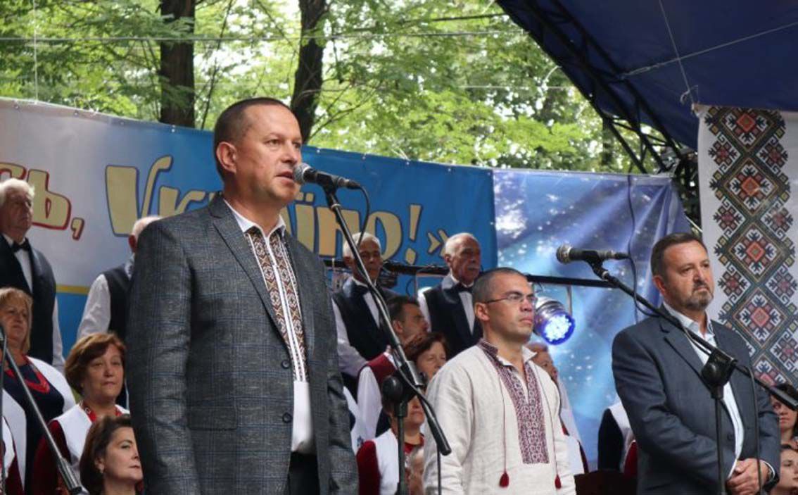 Ошатне місто Надвірна вбралося святково