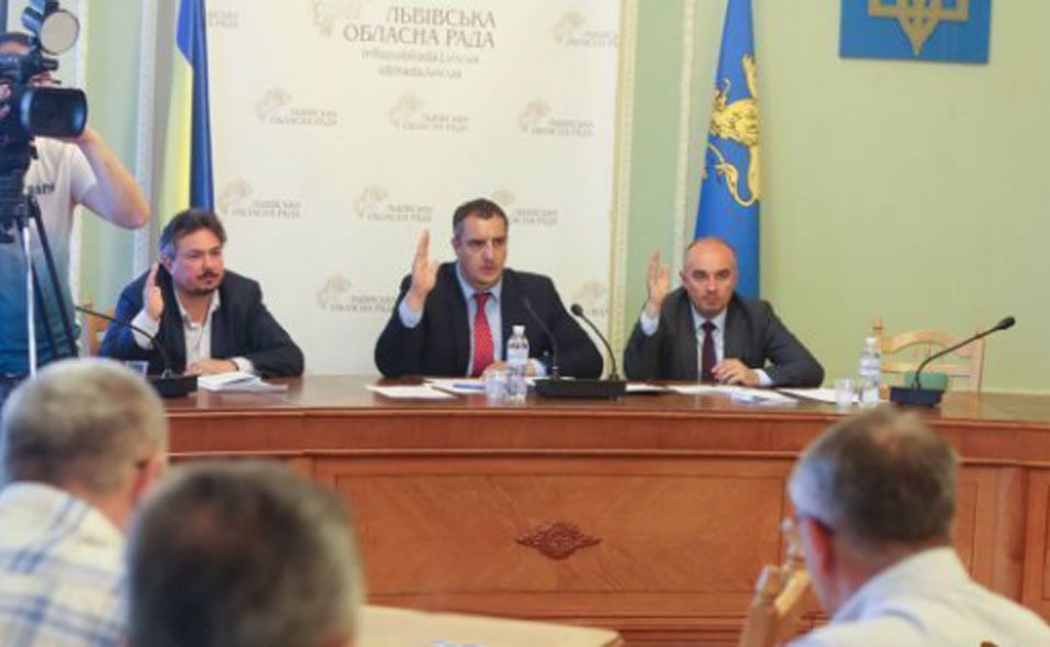 Львівську облраду штормить