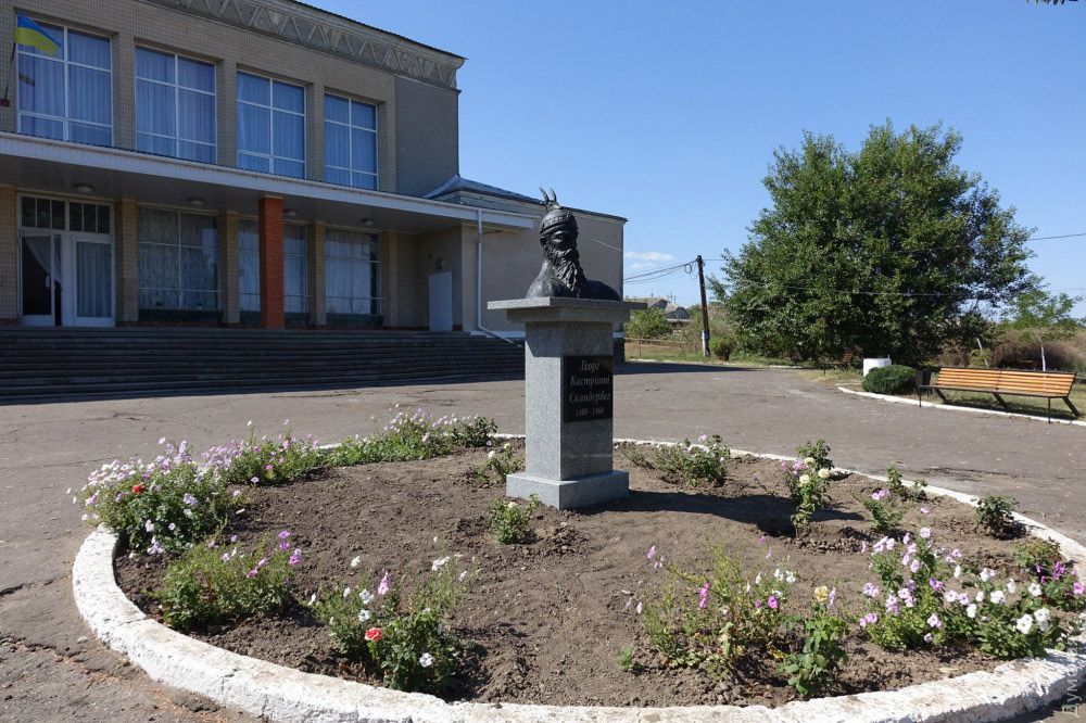 Встановили пам’ятник герою Албанії