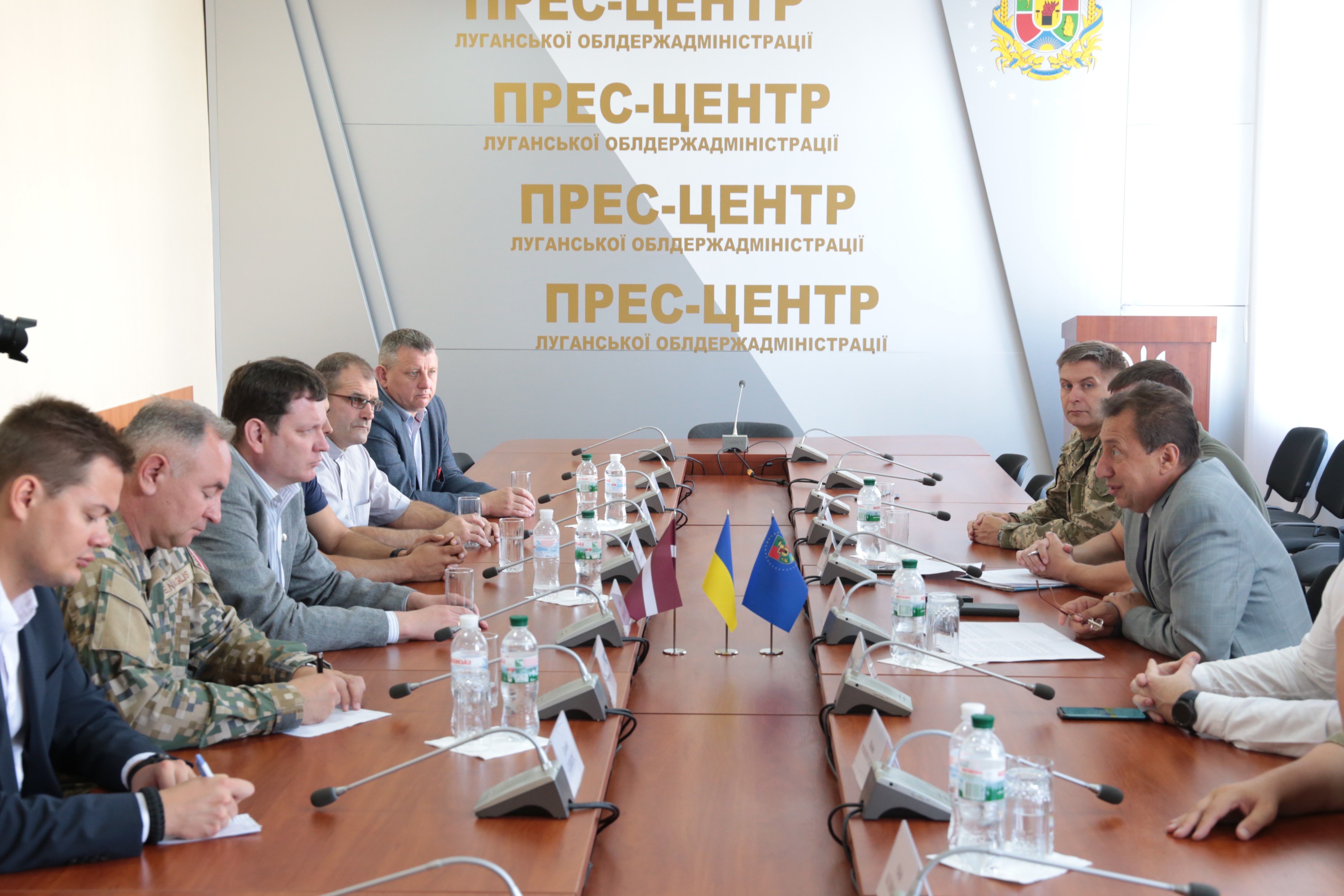 Латвійці привезли допомогу і бажання співпрацювати