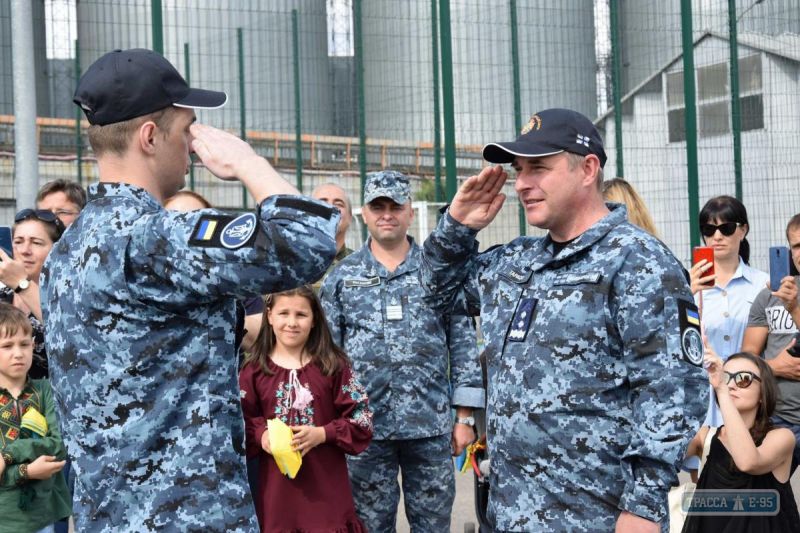 Звільнені з російського полону моряки повернулися до рідного міста