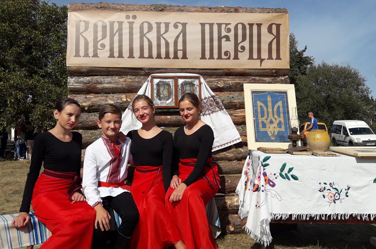 Там, де стріляли кулемети, лунали пісні