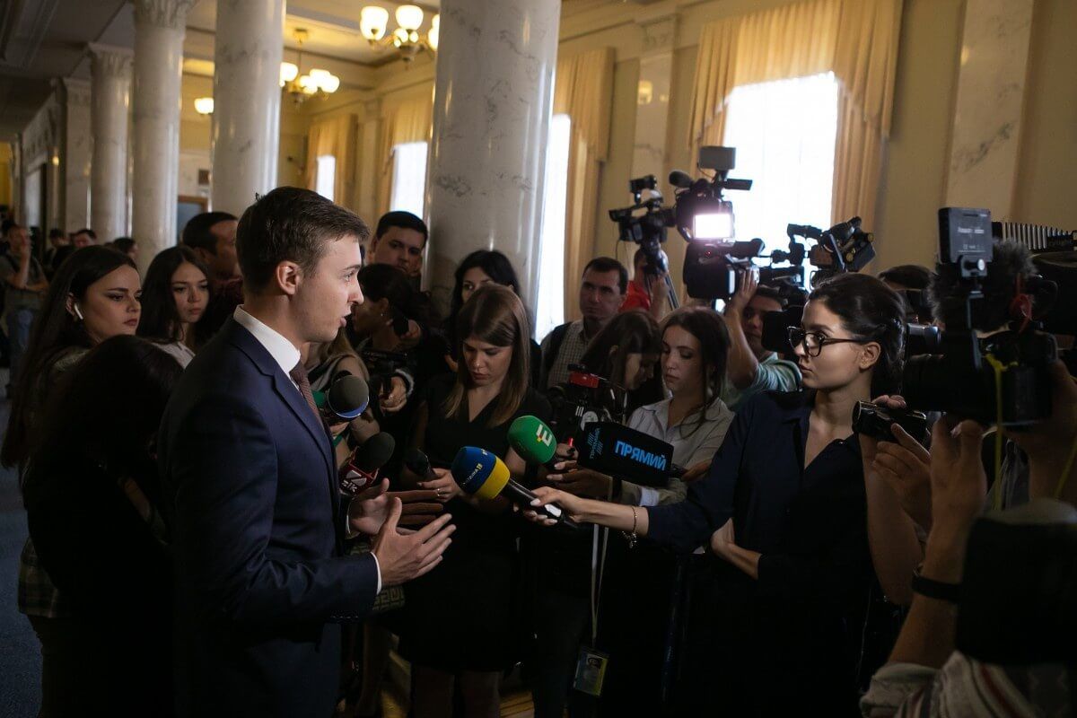Держслужбу переводять у ручне управління?