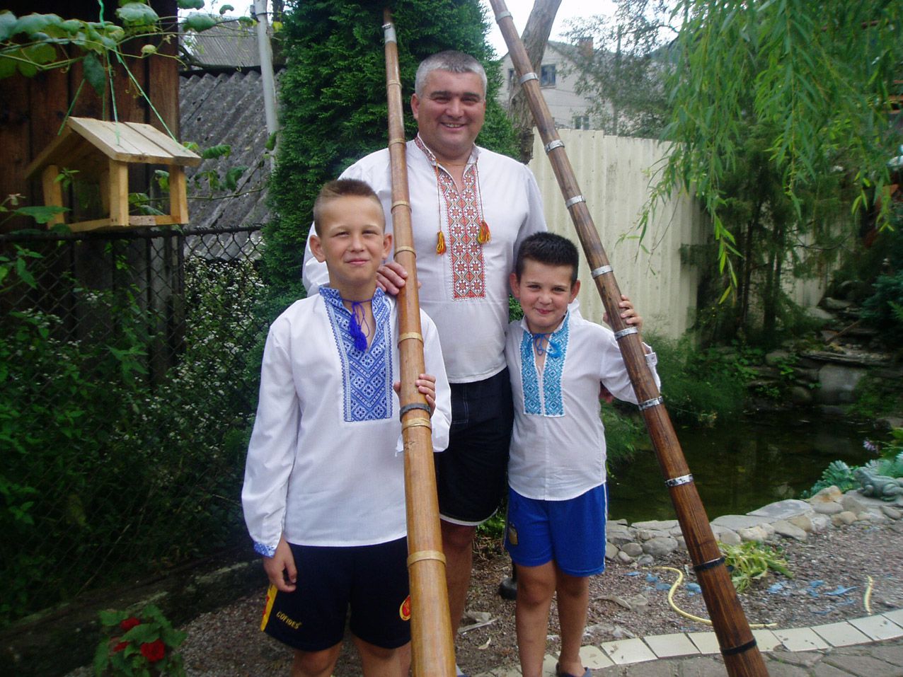 Свій родовід шанувати —  його продовження мати