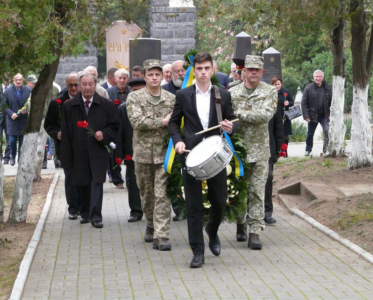 Меморіальні заходи почалися біля пам’ятника визволителям