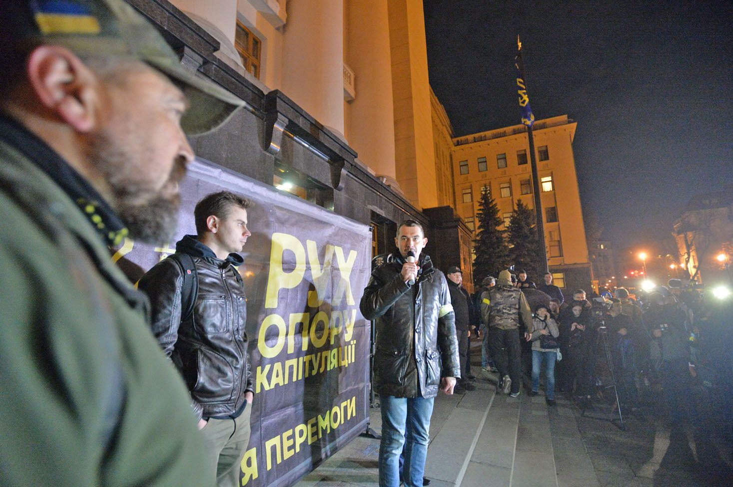Розведення сил у Золотому стартувало.  Ворожі обстріли не припиняються...