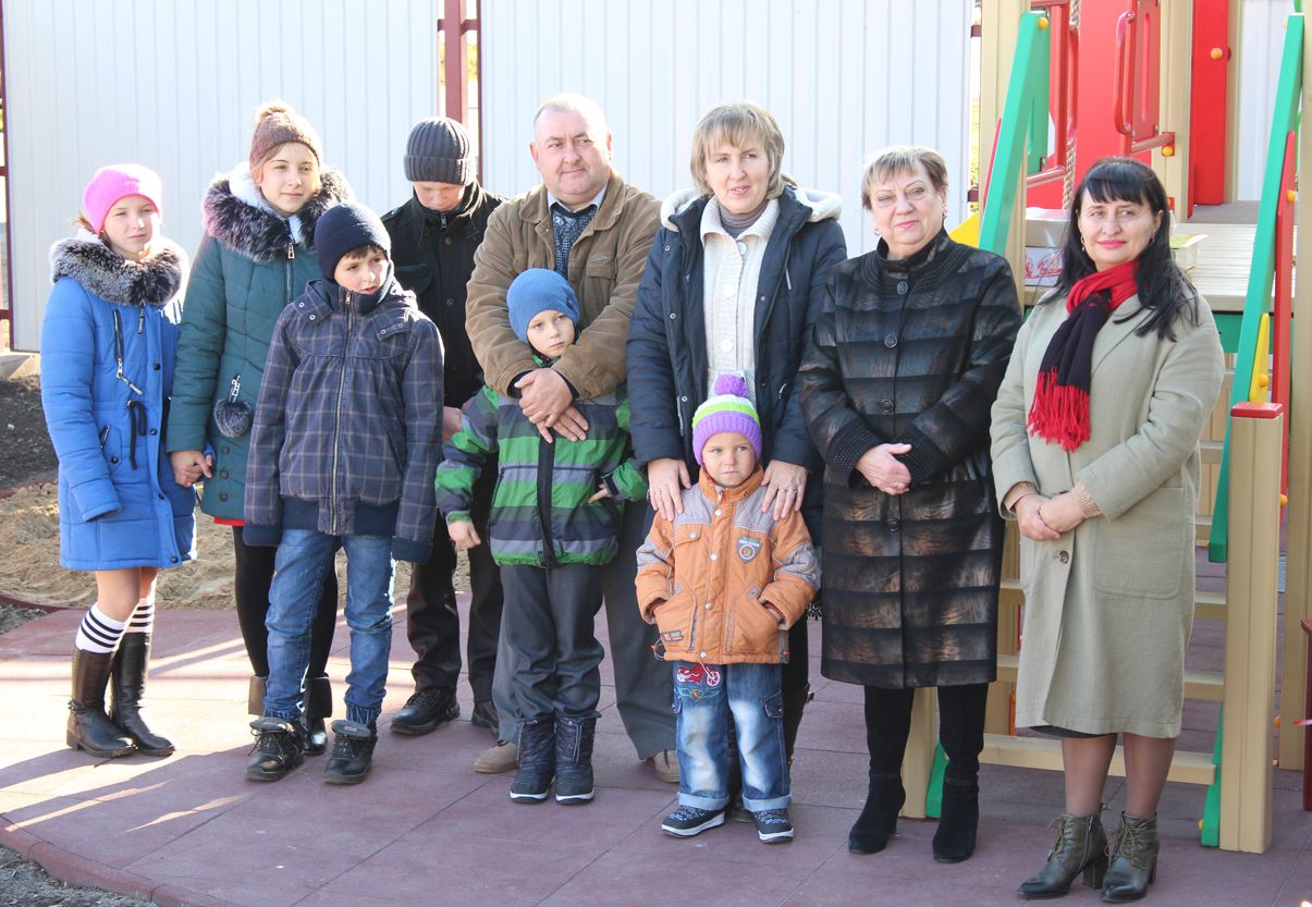 А в садку висадили яблуні