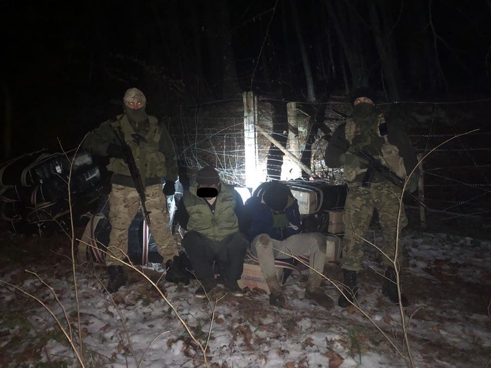Прикордонники Чернівецького загону вилучили контрабандні цигарки