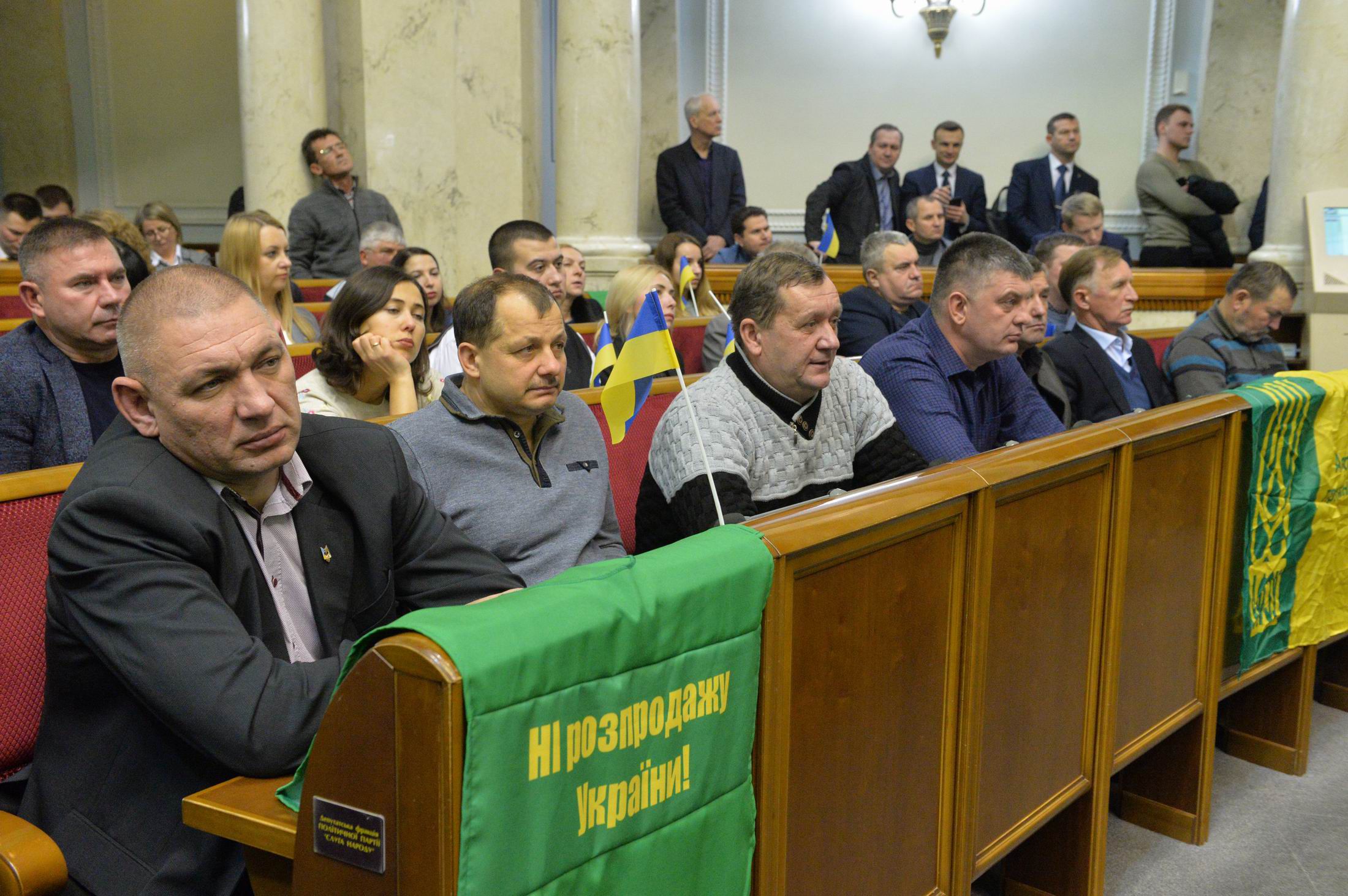 Навколо гектарів продовжують ламати списи: позиція опозиції
