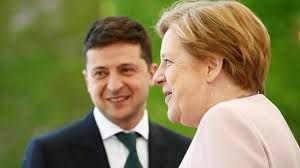 Es wird sehr kompliziert sein, Minsker Abkommen zu ändern, wir müssen dies aber tun