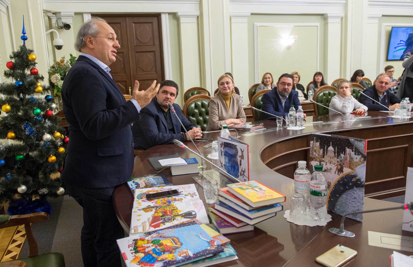 Щоб відмежуватися від чужинців, маємо ревно оберігати своє