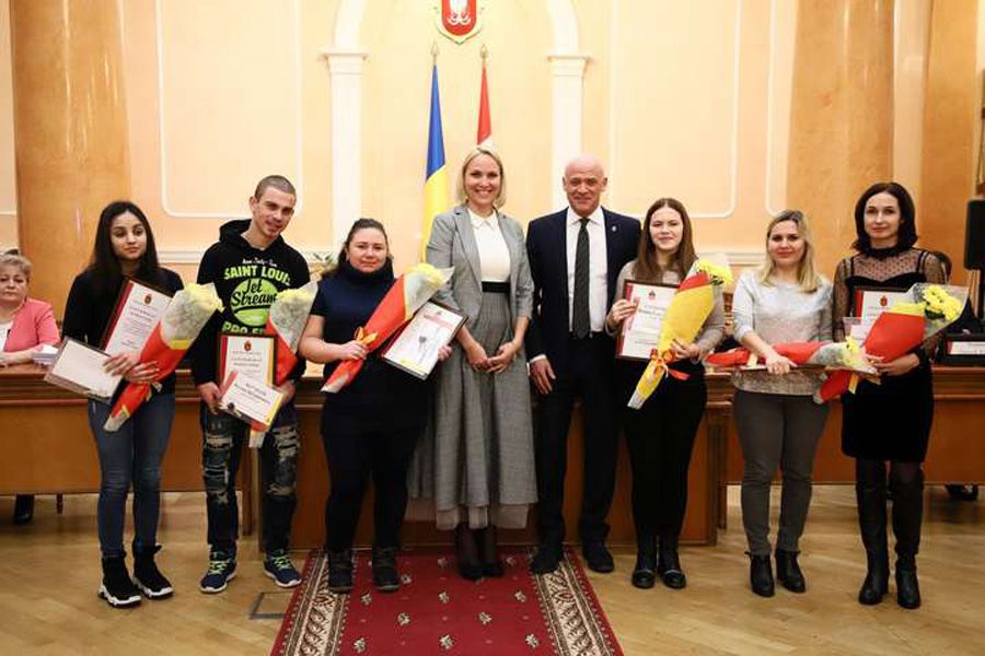 Дітям-сиротам з Одеси подарували квартири