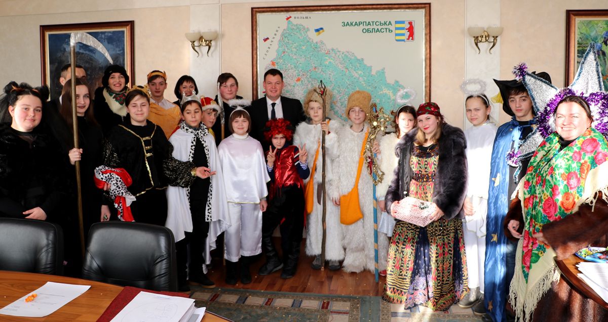 Юні ужгородські артисти прийшли з піснеспівами