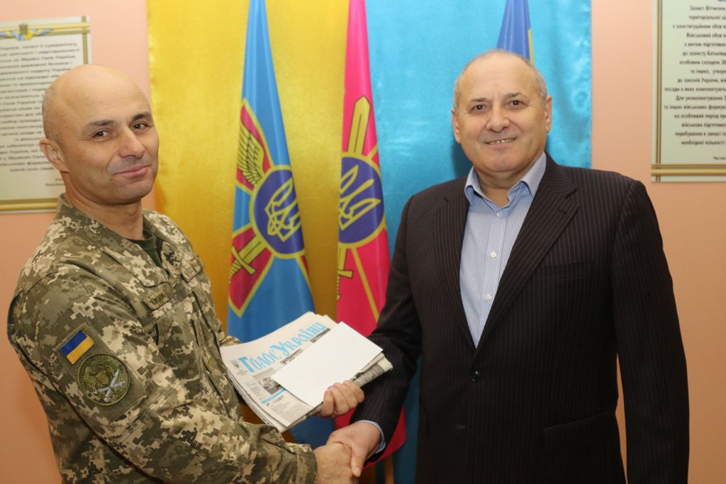 «Голос України» регулярно читатимуть армійці