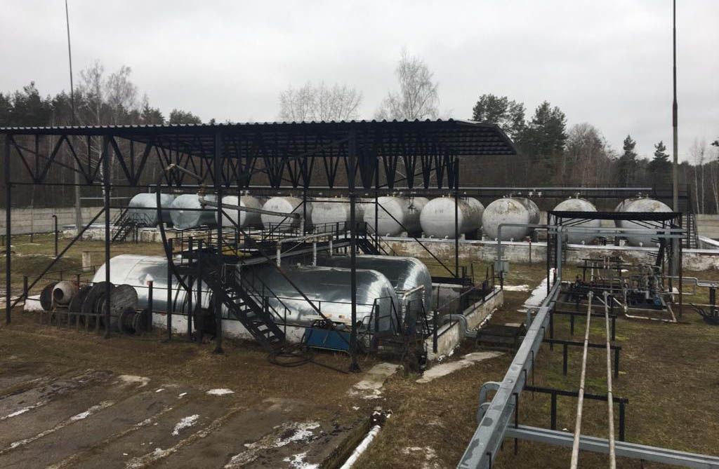 На Сумщині виявили три підпільні міні-заводи, на яких «бодяжили» різноманітне пальне