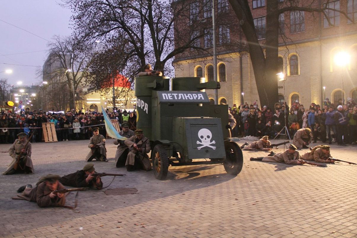 Реконструктори відтворили бій вояків УНР за «Арсенал»