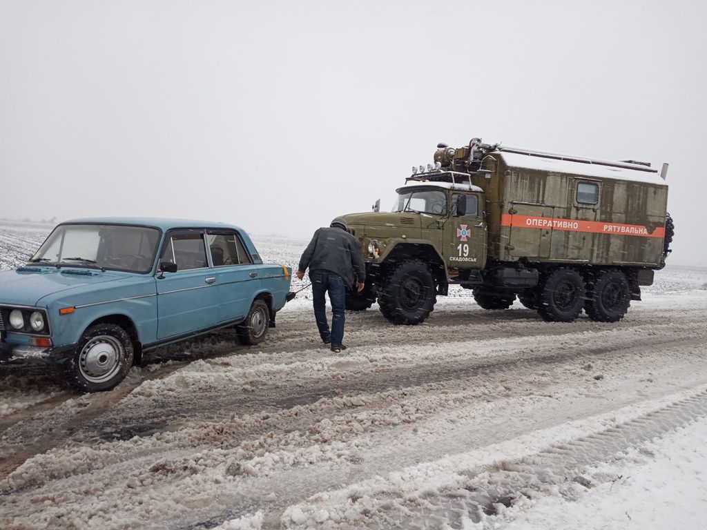 Ситуація на дорогах складна, але контрольована