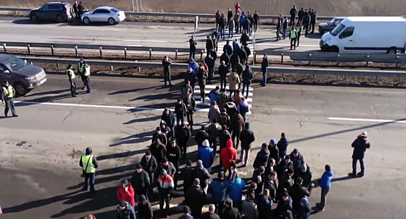На трасі під Уманню протестувальники вимагали встановити вагові комплекси