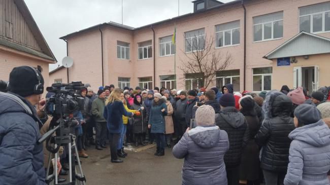 У Вирах батьки не пустили дітей у школу