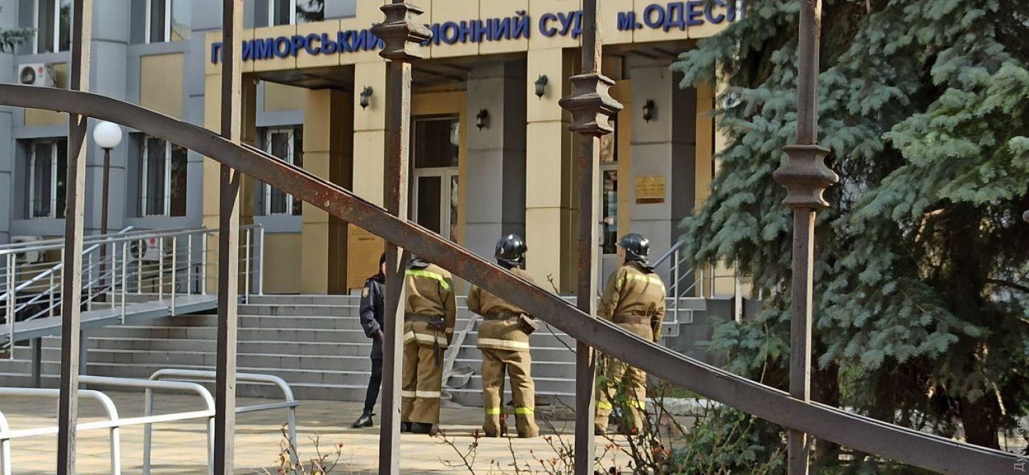 В Одесі у заручниках опинилися судді та конвоїр