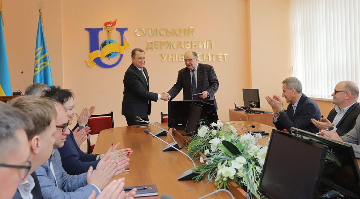 Пам’ятна відзнака від Академії наук для СумДУ