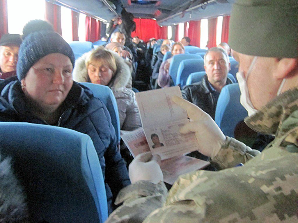 Іноземцям допомагають повернутися додому