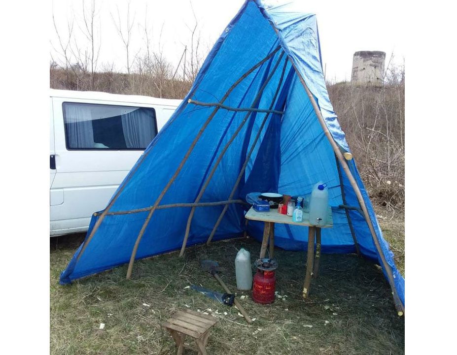 Чоловік самоізолювався біля річки Горинь