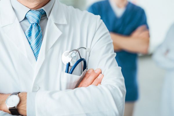 Чому лікар вищої категорії вторинки отримує мінімальну зарплату?