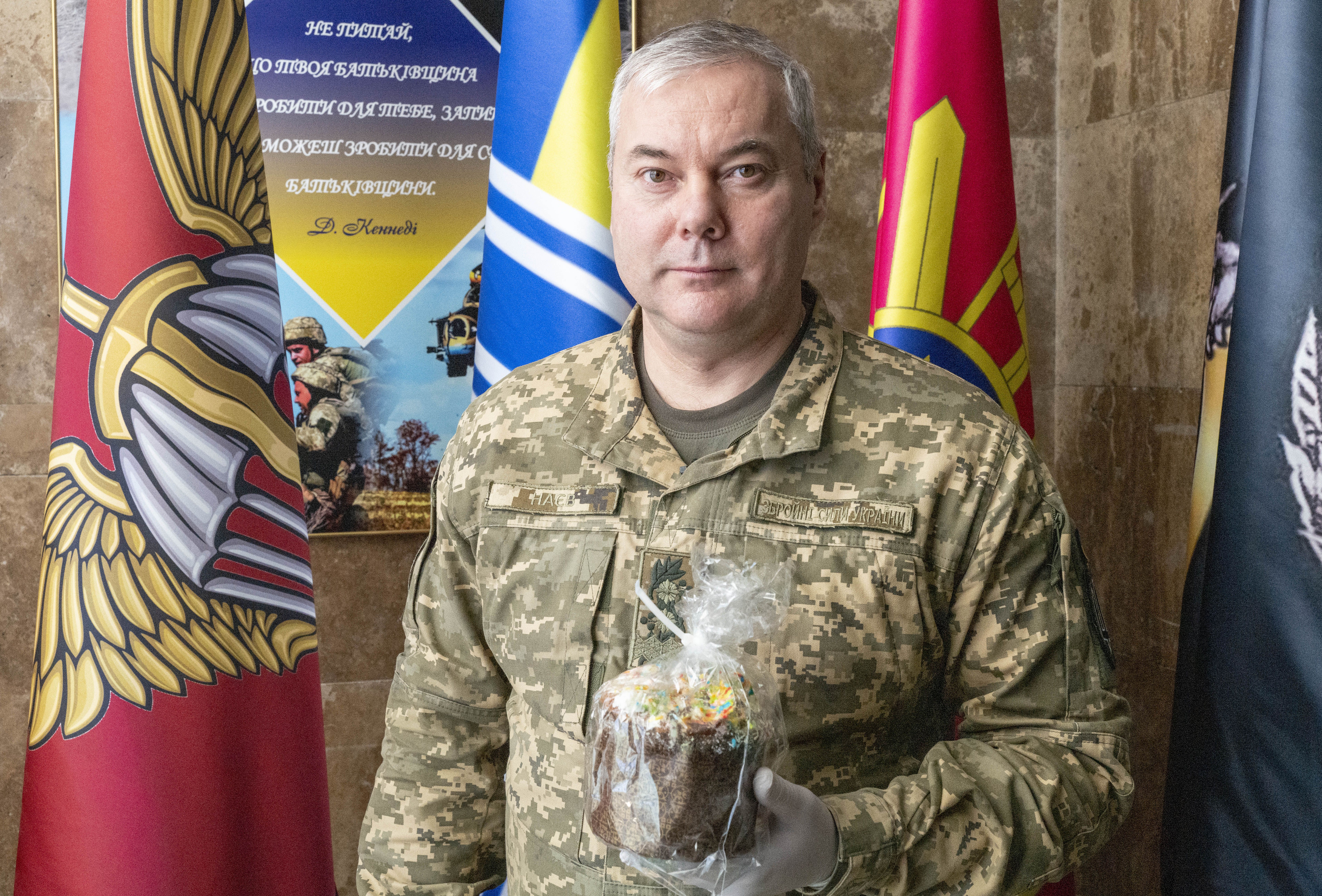 Смачний Великодній вантаж на передову