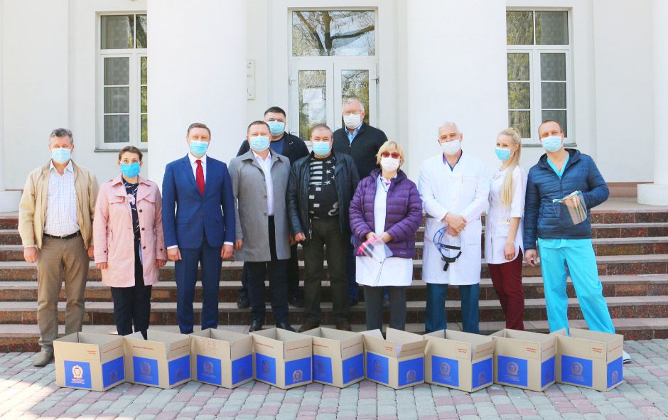 Екран-маски для лікарів виготовили у полтавському виші та коледжі