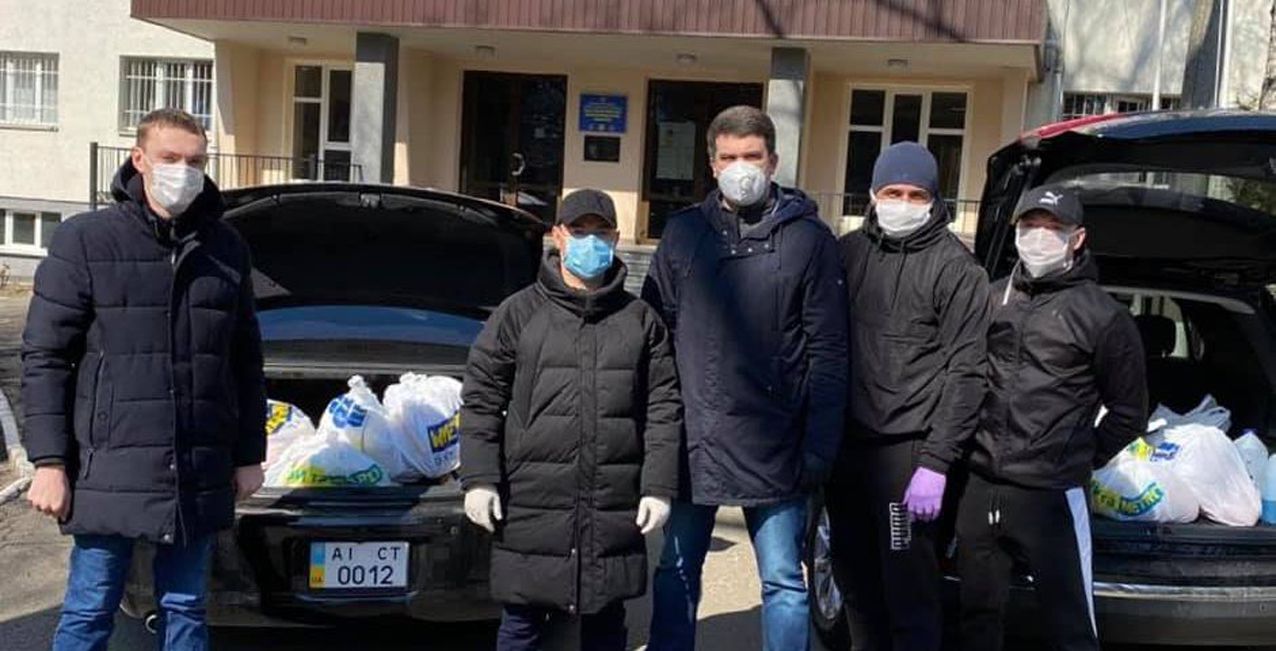 Вітальні листівки та продуктові набори від щирого серця