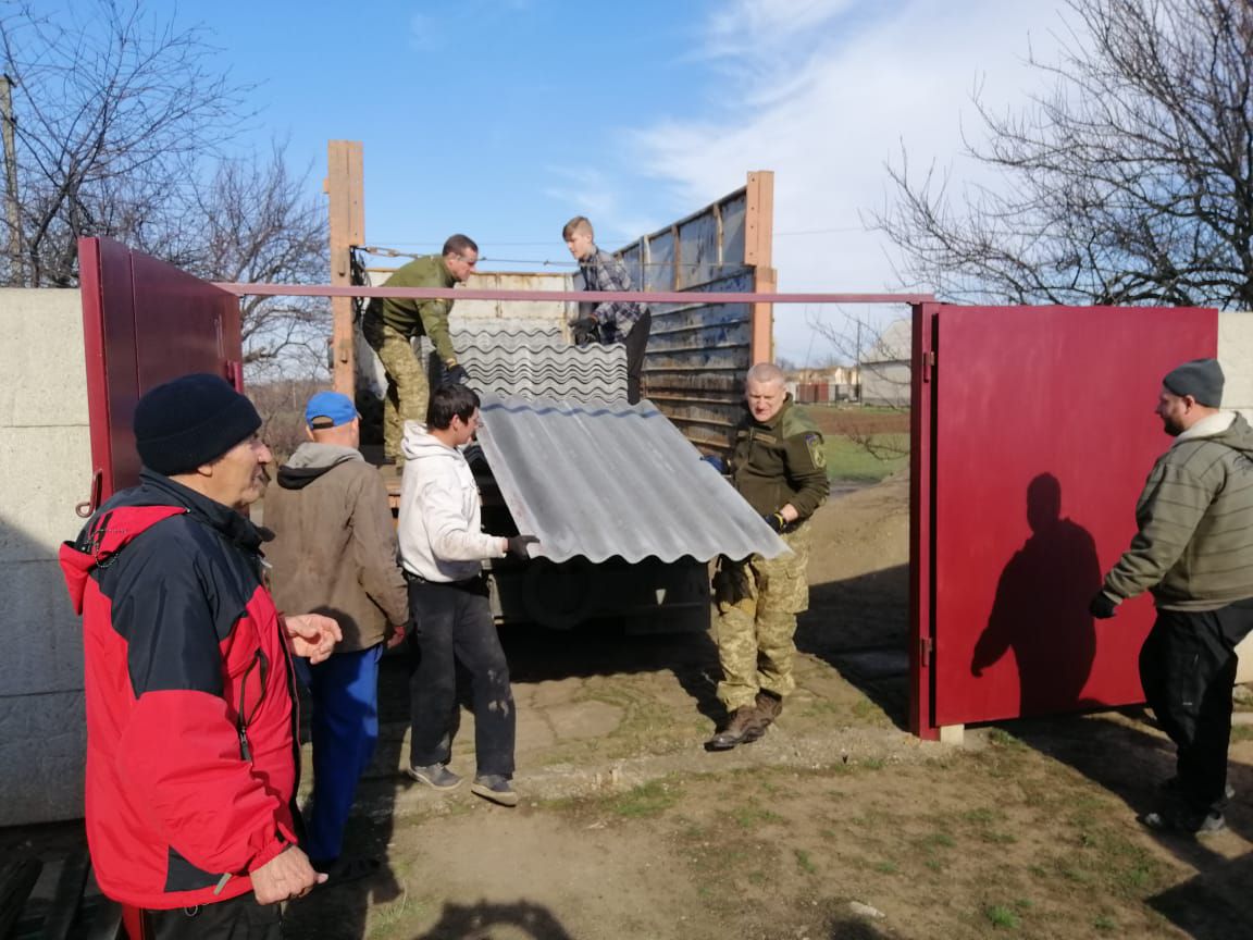 Офіцери CIMIC на допомогли мешканцям Хутора Вільний