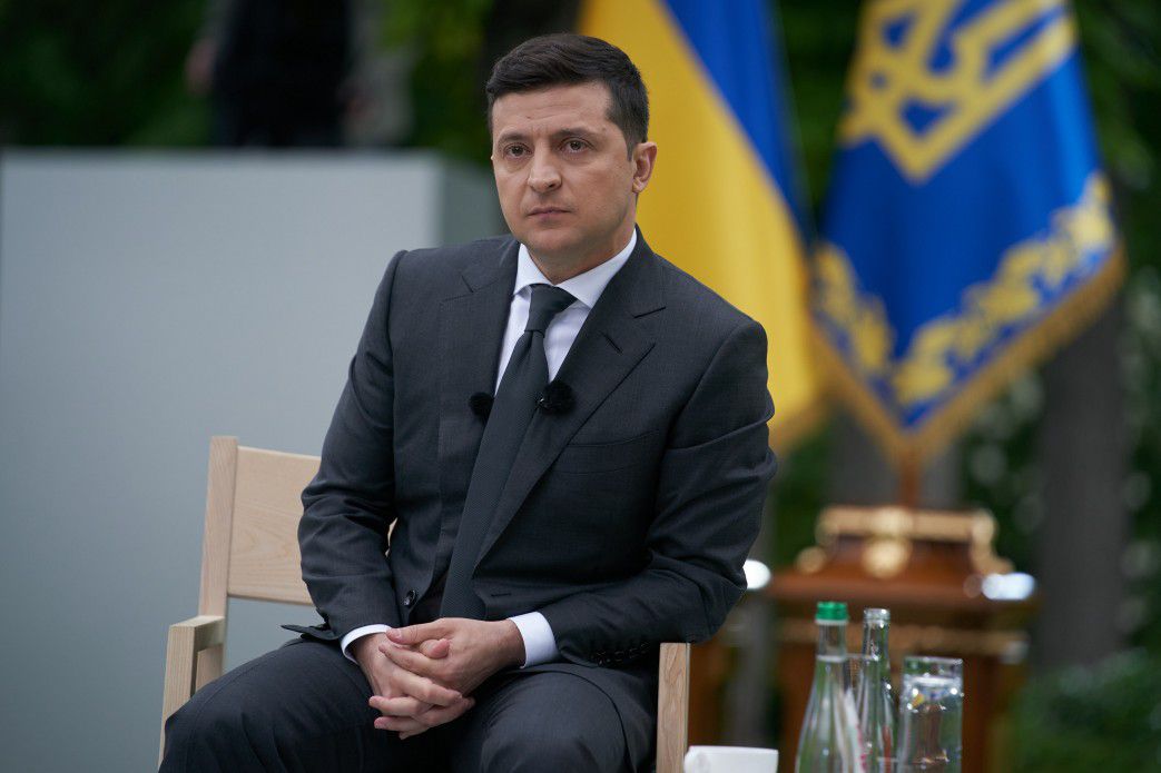 Володимир Зеленський: ''Ми будемо відповідати, але перші стріляти ми не будемо''