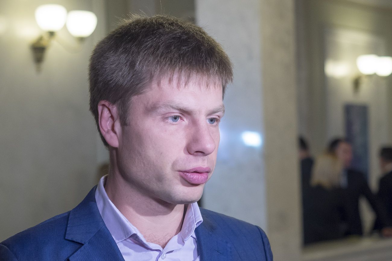Хто намагається вбити клин між нами та США