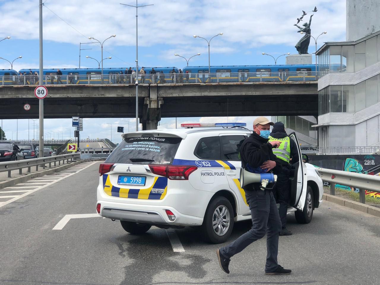 У Києві зупинили потяги через мінування моста Метро