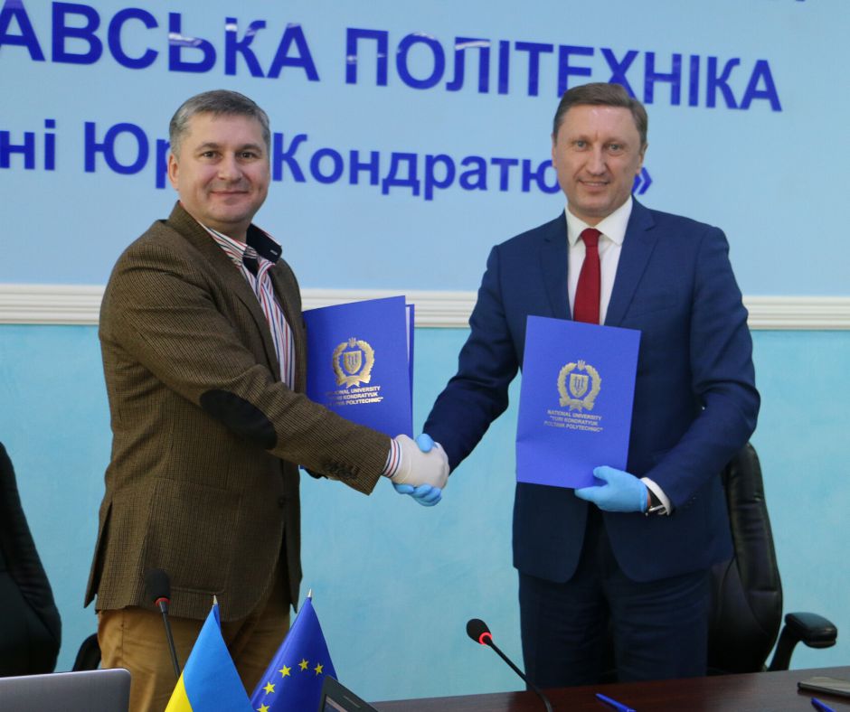 Студент? Так.  І спецагент кіберполіції...