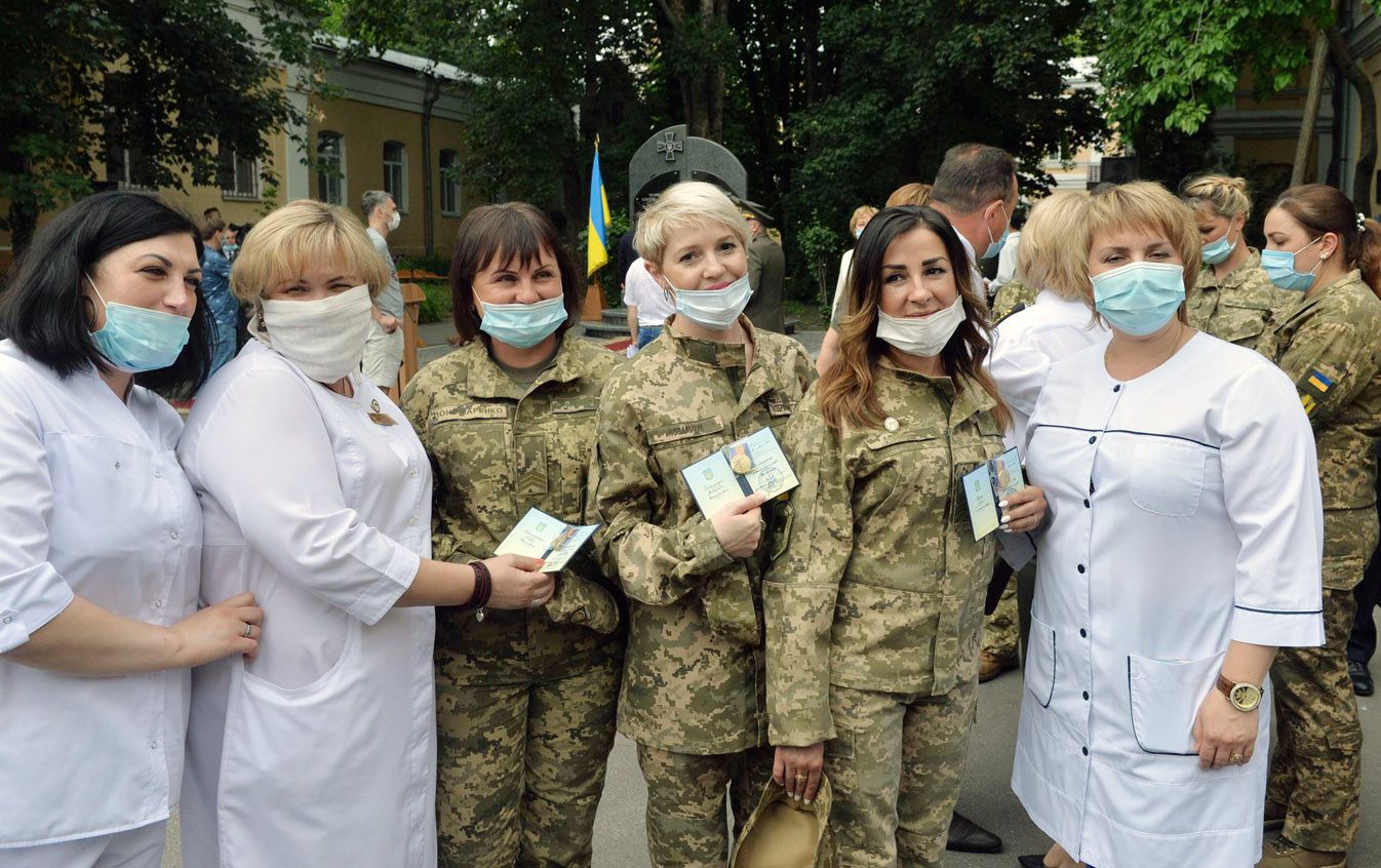 «Згоряю,  світло даючи»