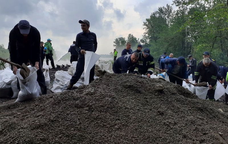 Буковина: Стихія руйнує села, рве дамби
