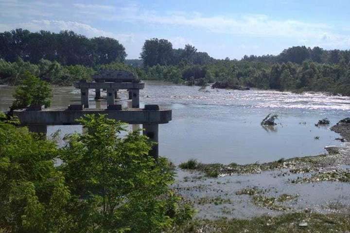 У Чернівцях уже тиждень — перебої з водопостачанням