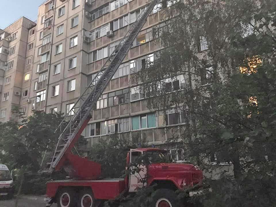 У Кременчуці хлопчик ледь не випав з балкона